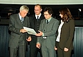 Auszeichnung durch Dr. Werner Müller, Bundesminister für Wirtschaft und Technologie