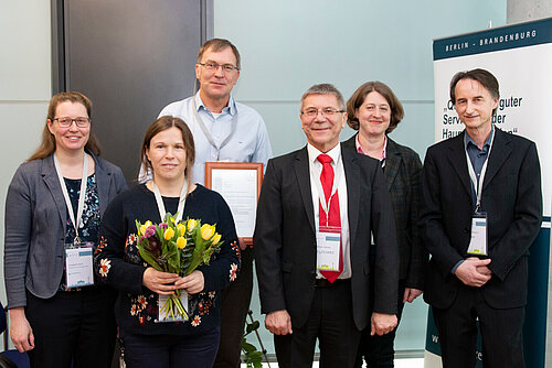 [Translate to Englisch:] Vlnr: Elisabeth Heiß, Dotchka Pentcheva und Maik Dorl (Projektron), Wolfram Löbnitz (VQB e.V.), Friederike Samel (DGQ – Deutsche Gesellschaft für Qualität), Ulrich Reuther (Reuther Media)