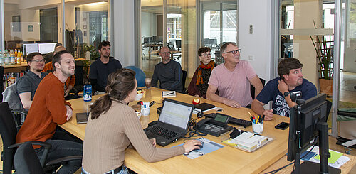 Maik Dorl im Scrum-Planning mit einem Scrum-Team der Projektron GmbH