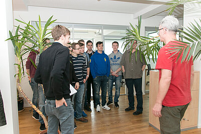 Schüler der Flensburger Wirtschaftsschule erhalten Einblicke in die Arbeit bei Projektron. Schüler der Flensburger Wirtschaftsschule erhalten Einblicke in die Arbeit bei Projektron.