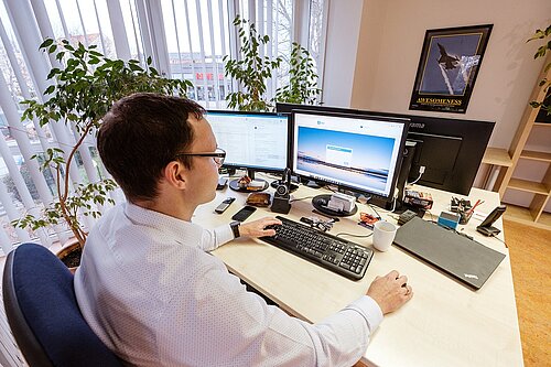 Das Team der ic solution GmbH entwickelt und vertreibt maßgeschneiderte Softwarelösungen. ic solution Büroatmosphäre