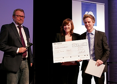 Verleihung des mit 2.500 Euro dotierten 1. Platzes im tekom intro 2012 an Eva-Maria Meier und Jan Oevermann