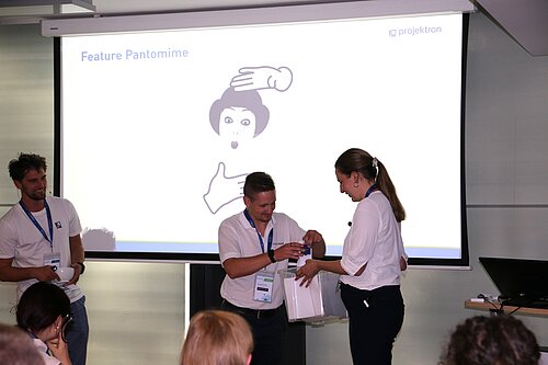 Preisübergabe beim Pantomime-Wettbewerb während der 10. Anwenderkonferenz.