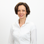 Jana Kurik, employee in the Project Management Office at ECKD GmbH, portrait photo against a neutral background.