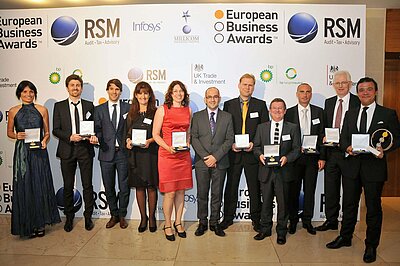 Das Team der Projektron GmbH erhält die Ruban d’Honneur-Medaille als einer der zehn besten Arbeitgeber Europas bei der Preisverleihung in Athen.