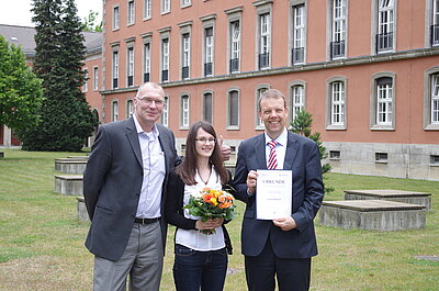 Projektron-Geschäftsführer Maik Dorl (l.), Projektron-Mitarbeiterin Simone Dümchen und Prof. Dr. Norbert Gronau, Inhaber des Lehrstuhls für Wirtschaftsinformatik und Electronic Government an der Universität Potsdam (Quelle: Christof Thim)