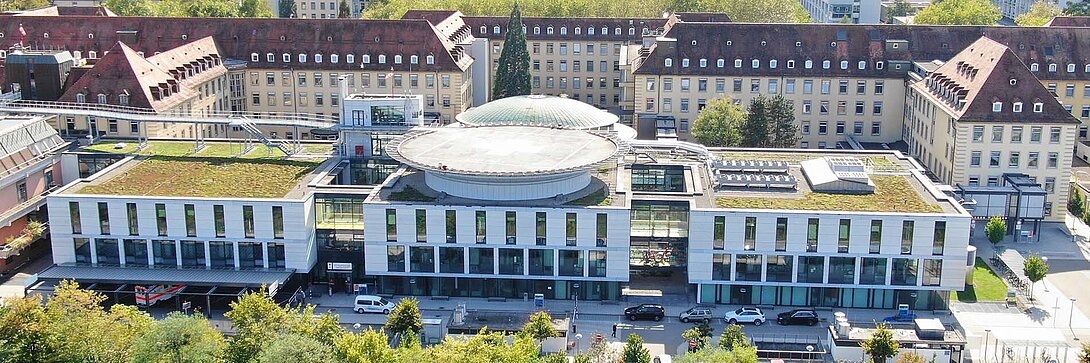 Außenansicht des Universitätsklinikums Freiburg, eines der größten Universitätskliniken Deutschlands.