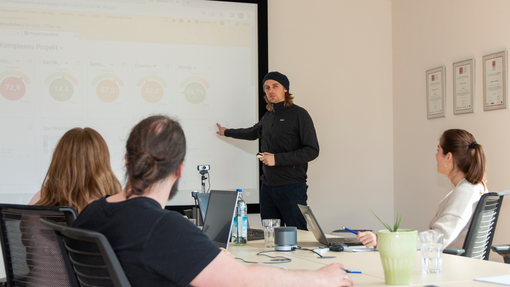 Maßgeschneiderte Präsentationen: Ob via Web-Konferenz, an einem Präsentationstag oder direkt vor Ort – wir bieten individuelle Beratung zu Projektron BCS. Individuelle Präsentationen zu Projektron BCS via Web-Konferenz oder vor Ort im Unternehmen.
