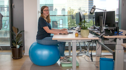 Ergonomic workstations at Projektron