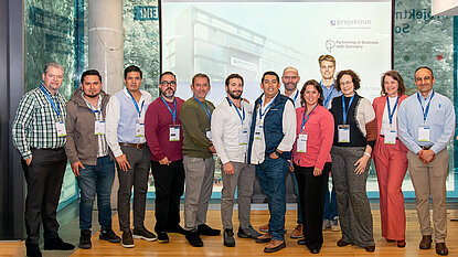 Gruppenbild der internationalen Delegation bei Projektron GmbH nach der Präsentation und dem Gespräch.