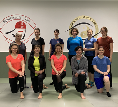 Projektronis beim Selbstverteidigungstraining: 11 Mitarbeiterinnen stärkten ihre Fitness, Koordination und Selbstschutzfähigkeiten in einem praxisorientierten Training.