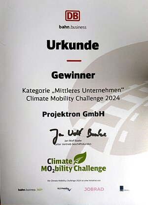 Stolz auf die Auszeichnung – Projektron erhält die Urkunde als Gewinner der Climate Mobility Challenge 2024 in der Kategorie "Mittlere Unternehmen". Urkunde der Climate Mobility Challenge 2024 mit Projektron GmbH