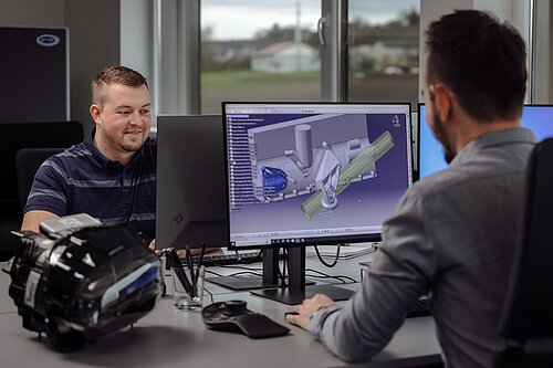 Les ingénieurs de Best-Tech GmbH utilisent des outils de développement à la pointe de la technologie. La photo montre des ingénieurs de Best-Tech en train de développer une construction.