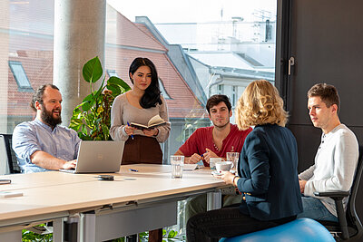 •	Die Zufriedenheit der Mitarbeiter steht im Zentrum der Unternehmenskultur der Projektron GmbH.