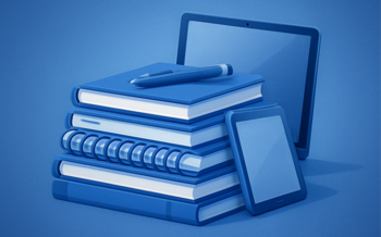 Ein Stapel aus Lernunterlagen und digitalen Geräten symbolisiert kontinuierliche Weiterbildung und die Rolle von Qualifikationen in der Karriereentwicklung. Symbolbild mit einem Stapel Lernmaterialien und digitalen Tablets als Darstellung moderner beruflicher Weiterbildung.