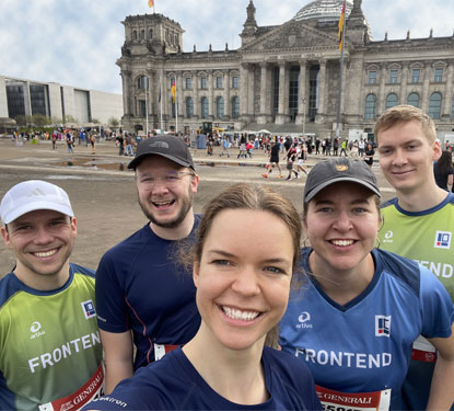 Projektronis beim Berliner Halbmarathon 2024: Fünf Teammitglieder liefen die 21,1 km durch die Hauptstadt und meisterten die Herausforderung mit Erfolg.