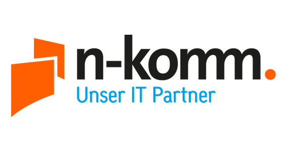 Logotipo de n-komm GmbH con un símbolo naranja y el lema alemán «Unser IT Partner»